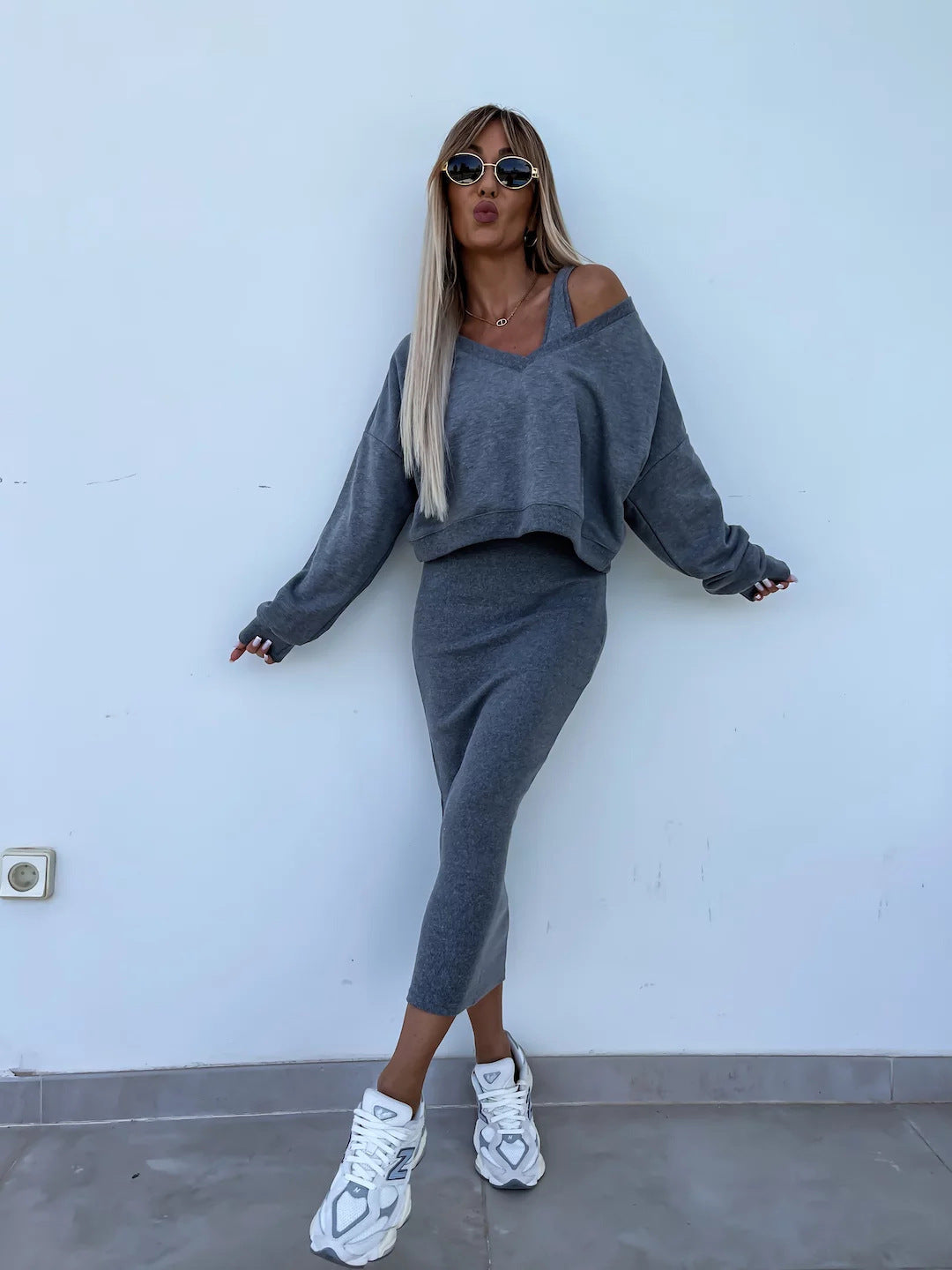 Spring & Autumn Women’s Vest Skirt V-Neck Sweatshirt Sweater Set – Stylish & Comfortable